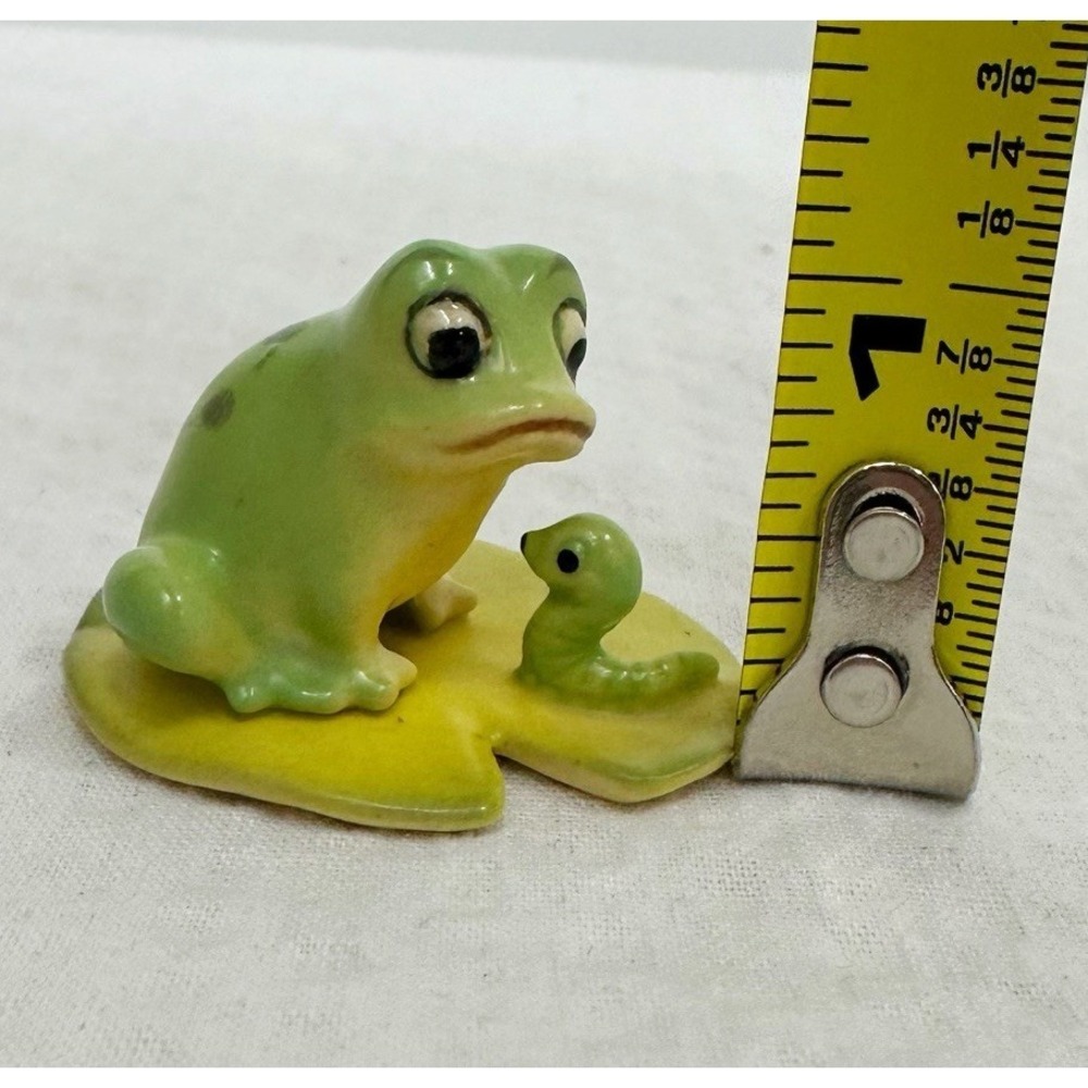 Vintage Josef Originals Frog and Inch Worm on‎ Lily Pad Figurine Miniature Japan